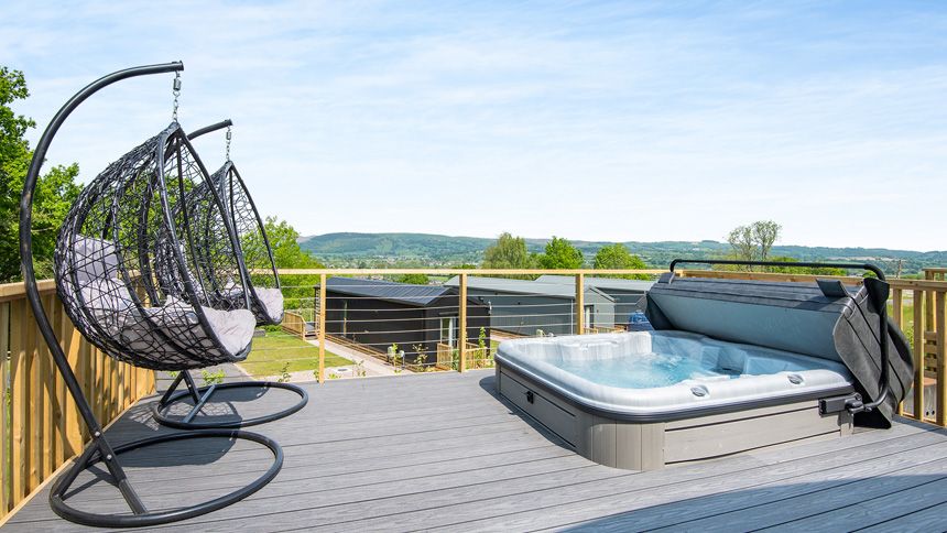 Cottages.com Hot Tub Breaks - Up to 10% Teachers discount