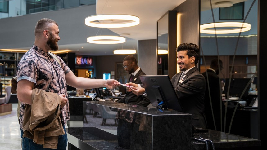 Airport Parking - Up to 75% off + up to 30% extra Teachers discount